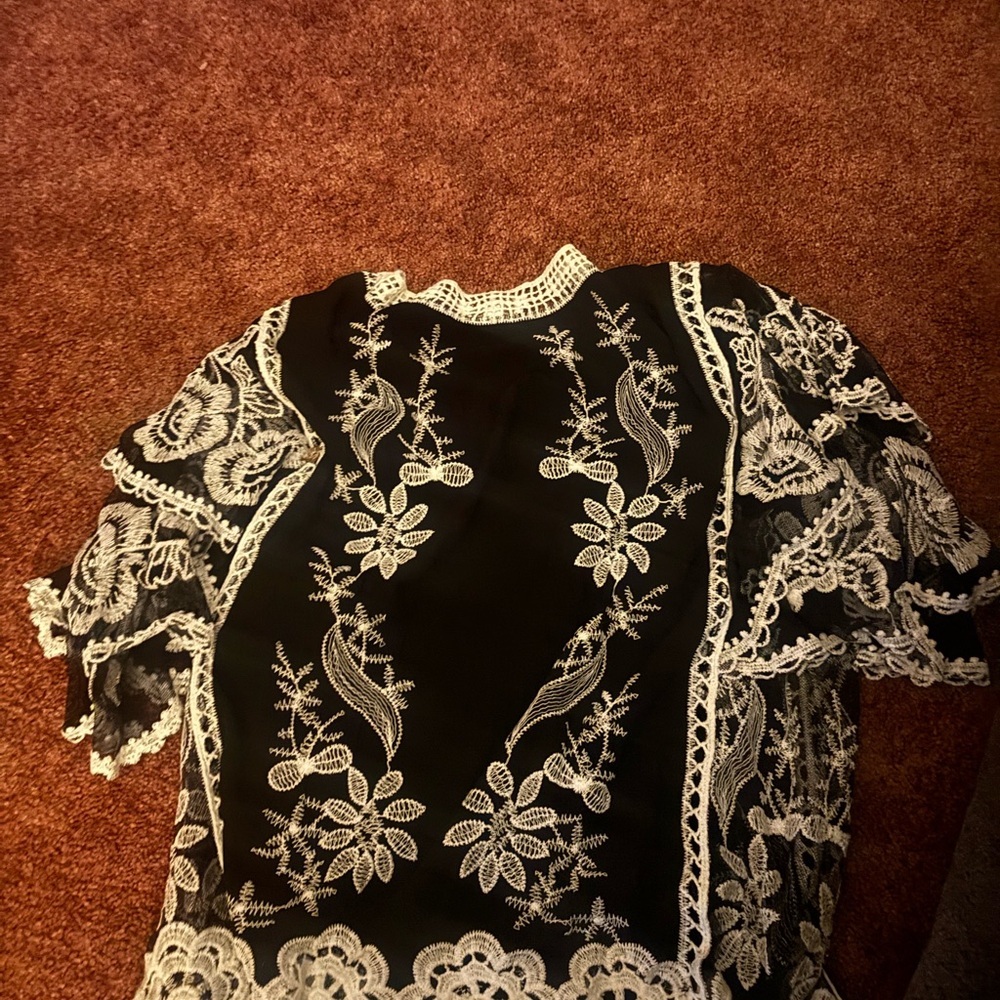 Ameliee‎ Black Lace Embroidered Blouse – Size Large - Picture 2 of 3